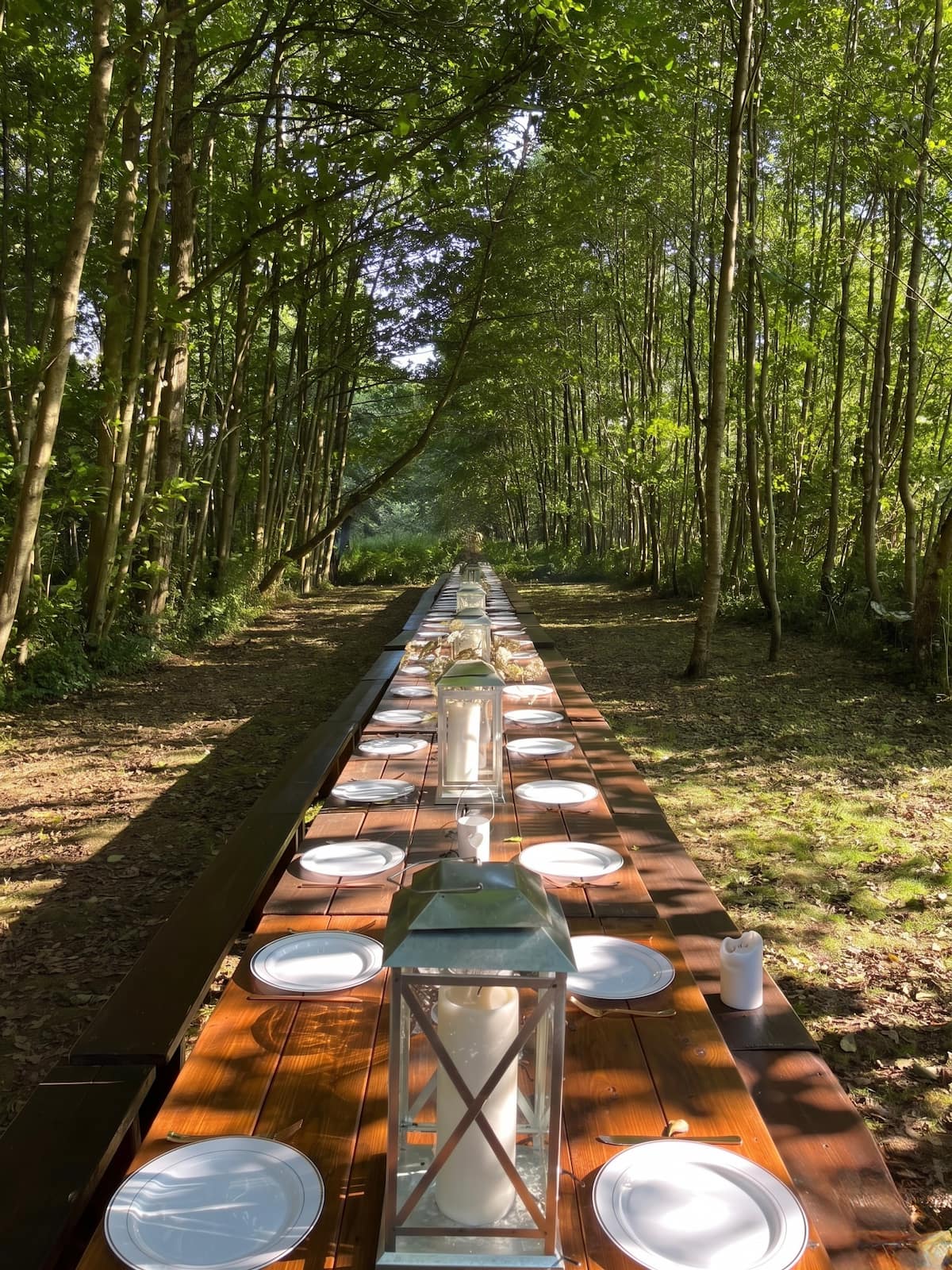 The woodland banquet table at Ruthlin set for dinner at dusk