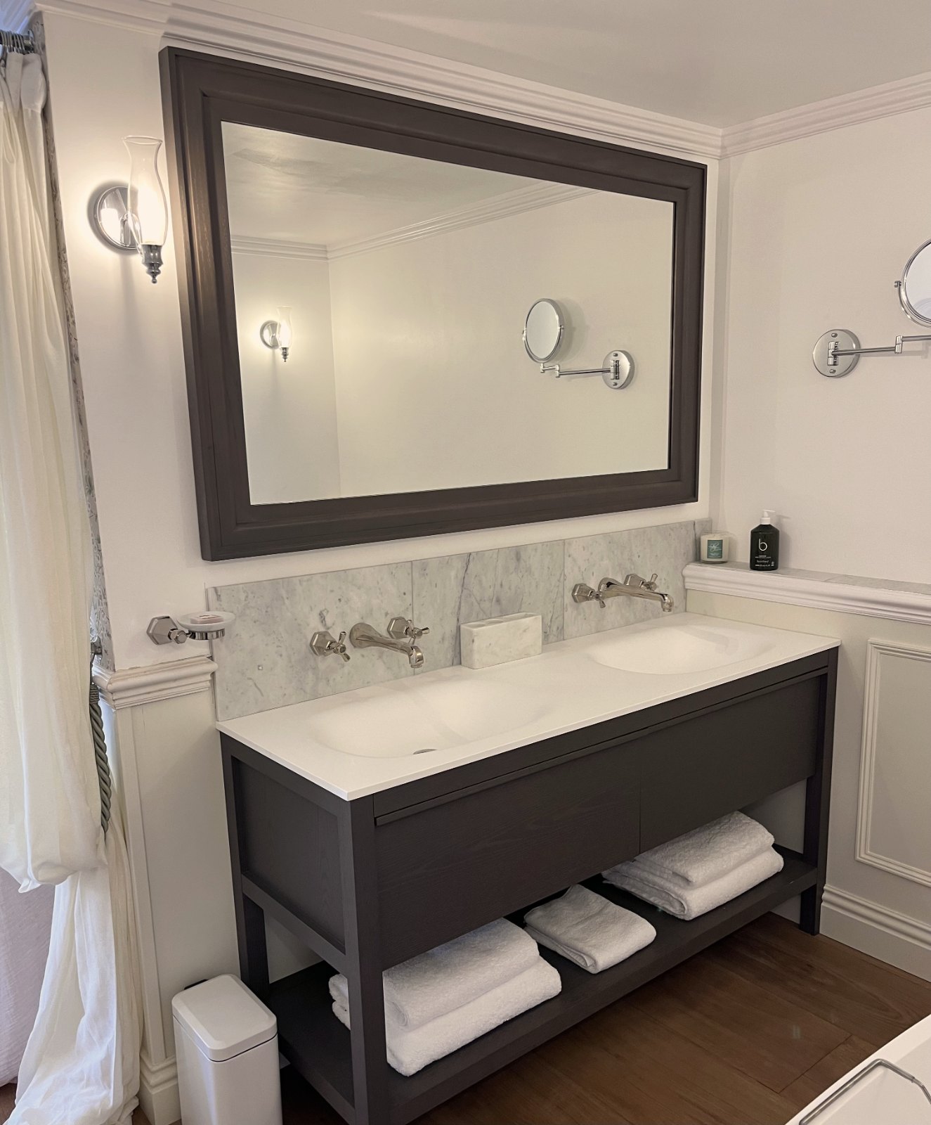 The bathroom at Ruthlin with its double vanity