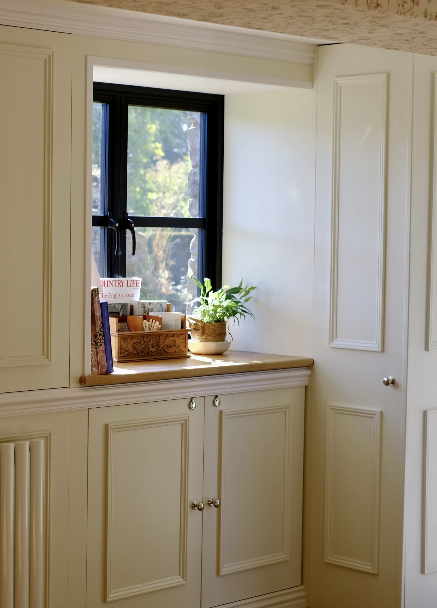 A window nook with built-in cabinetry in the WC at Ruthlin